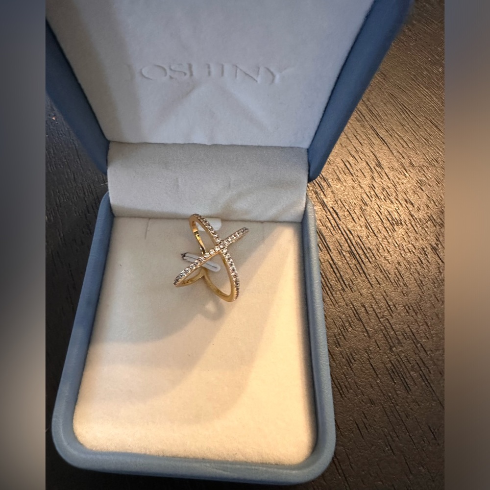 NWOT Crystal 14k gold crossover ring